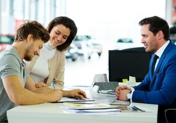 Personne organisant ses finances